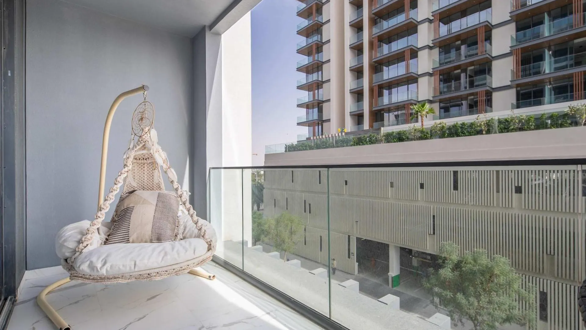 Frank Porter - The Pinnacle Dubai Apartment