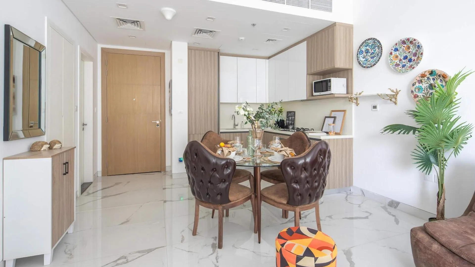 Frank Porter - The Pinnacle Dubai Apartment